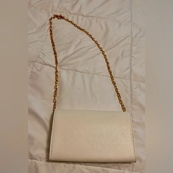 Elegant Ivory Shoulder Bag with Gold Chain - Picture 5 of 5
